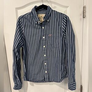 Hollister Men's Navy and White Striped Button-Down Shirt